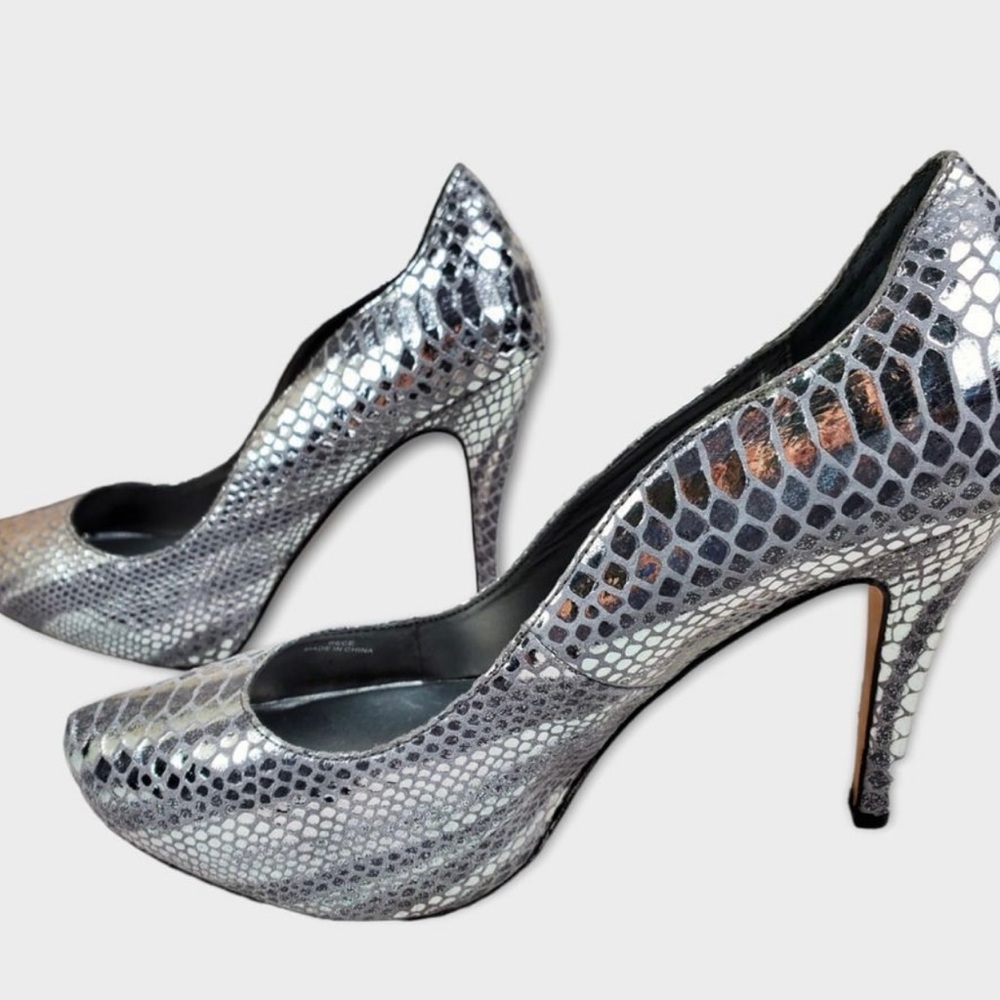 🌸🌸HOST PICK🌸🌸Pumps Metallic Silver Snake pattern High Heel Shoes